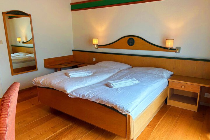 Room 8 of 62