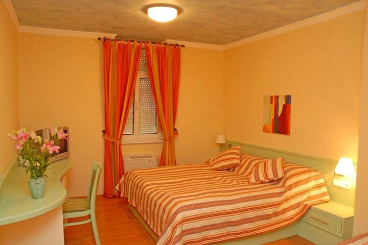 Room 12 of 35