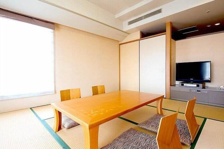 Room 26 of 66