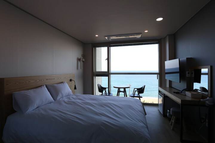 Room 13 of 35