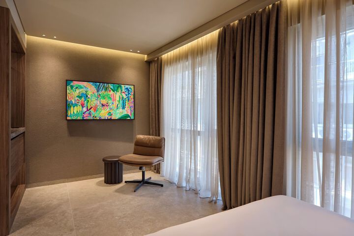 Room 13 of 23