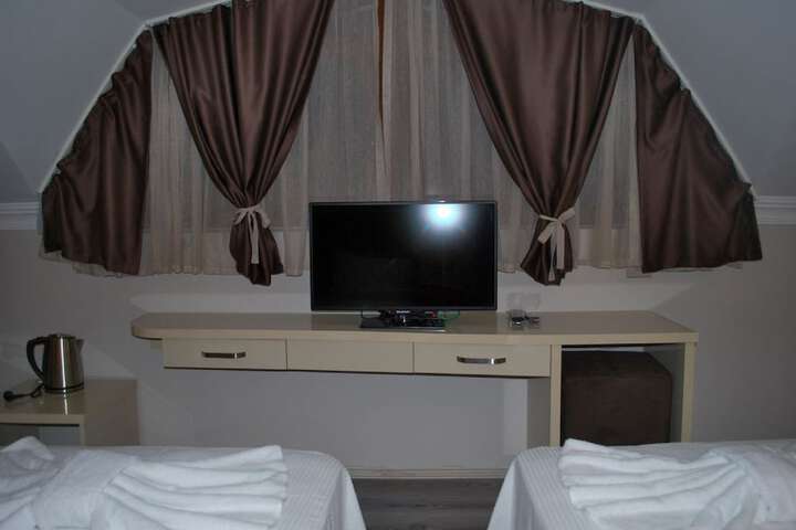 Room 8 of 38