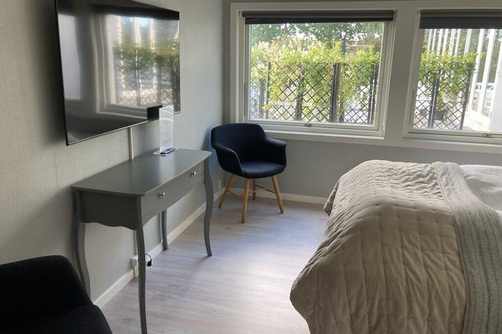 Room 6 of 63