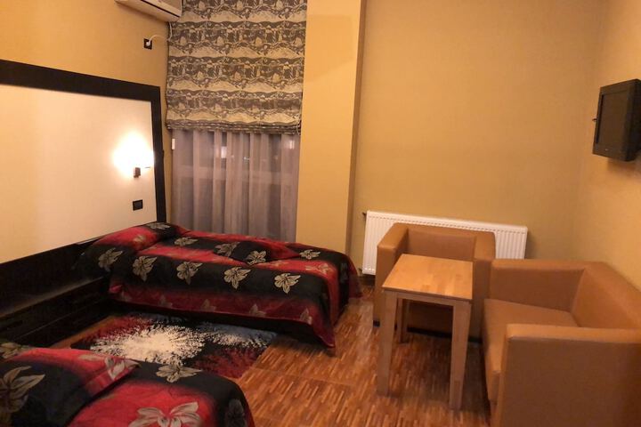 Room 14 of 98