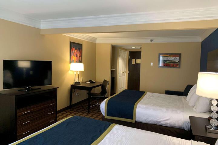2 Queen Beds (7 of 7)