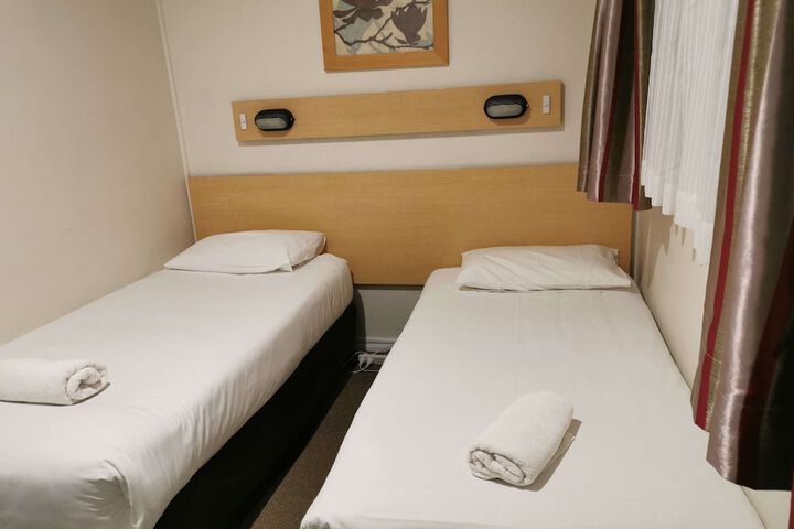 Room 7 of 40