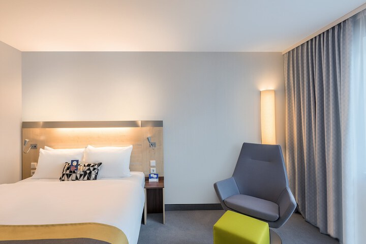 Room 17 of 39