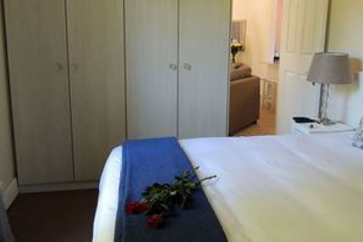 Room 34 of 142