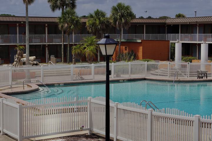 Pool Hotel