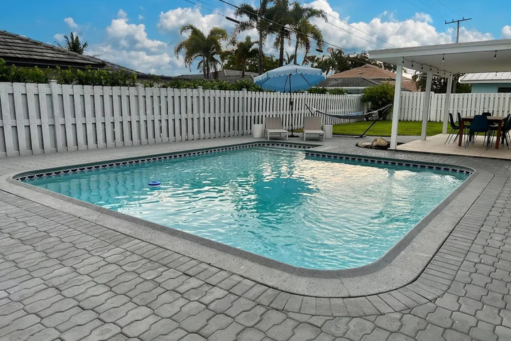 Pool 10 of 23