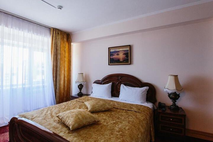 Room 10 of 34