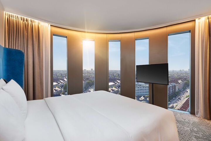 Room 16 of 39