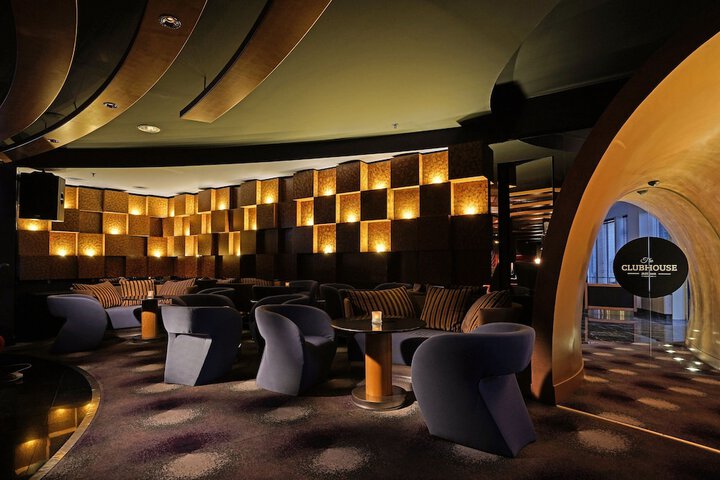 Lounge 97 of 140
