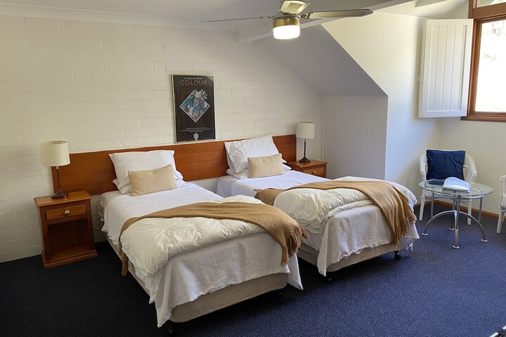 Room 15 of 96