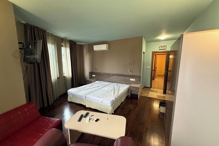 Room 8 of 55