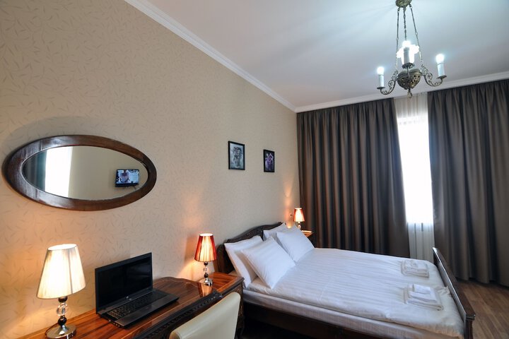 Room 14 of 36