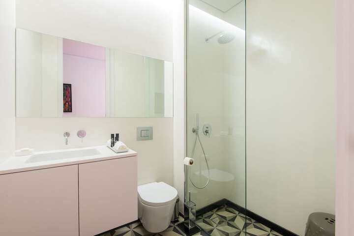 Room 52 of 65