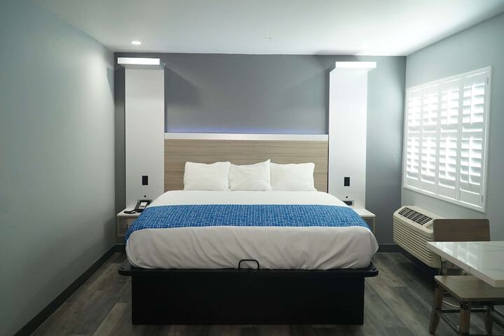 1 King Bed (25 of 47)