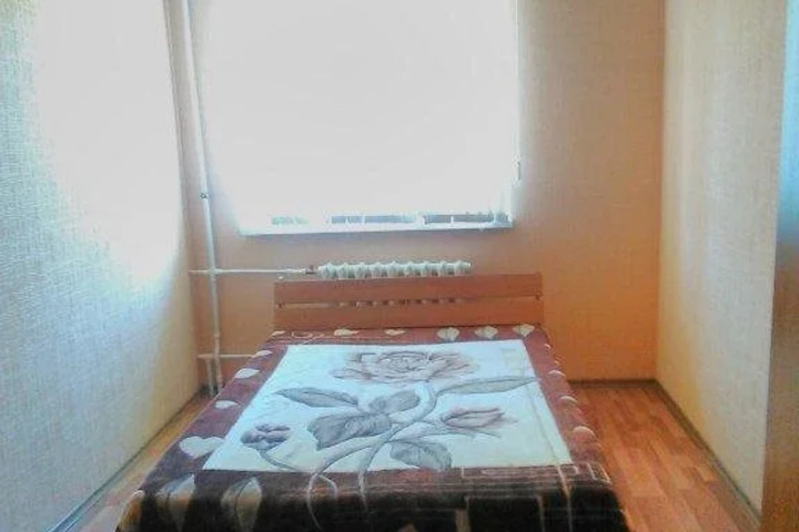 Room 10 of 12