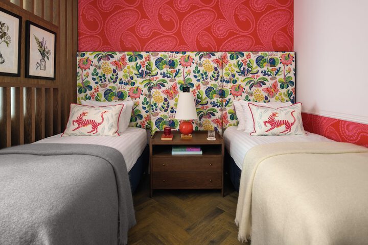 Room 25 of 133
