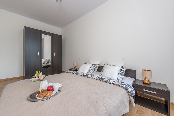 Room 4 of 15