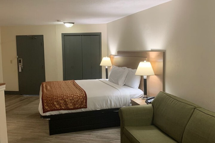 Room 7 of 15