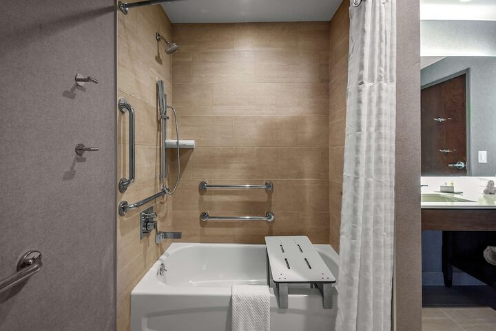 1 King 2 Room Suite Mobility Accessible with Tub (5 of 17)