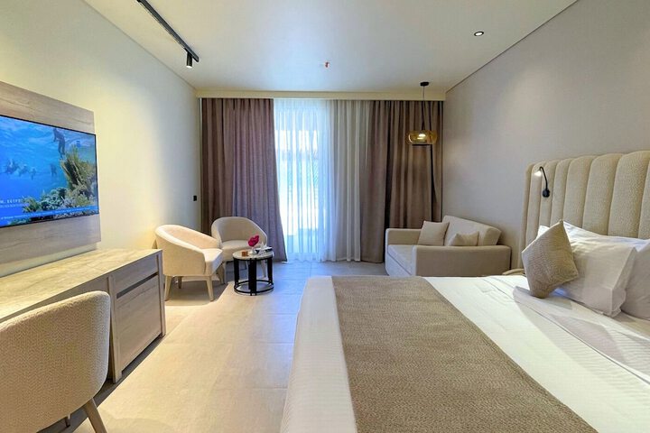 Room 16 of 93