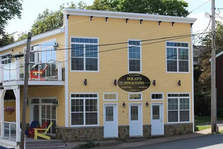 DOLANS INN & SUITES