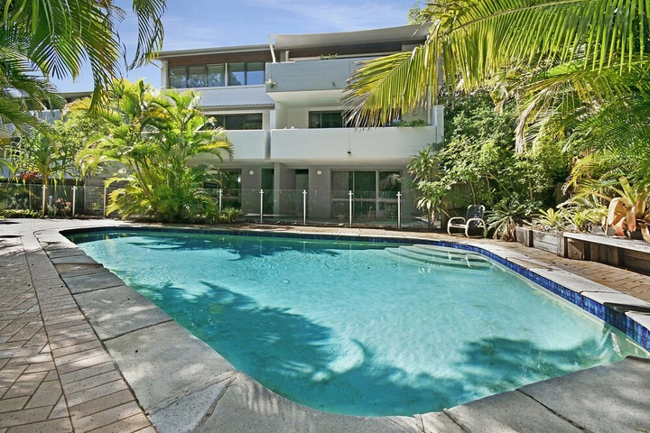 Pool 10 of 14