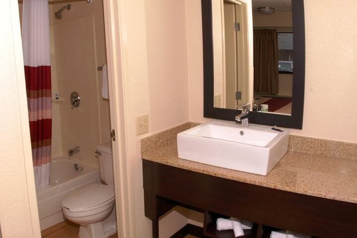 2 Double Beds (7 of 14)