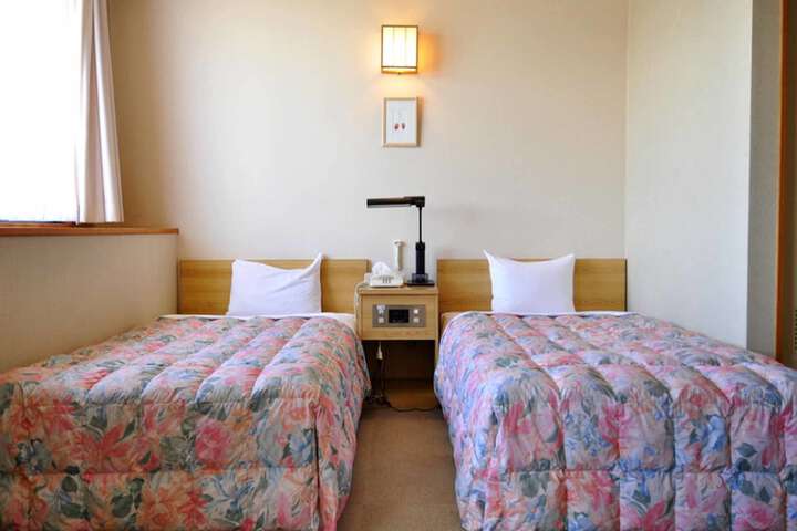 Room 9 of 48