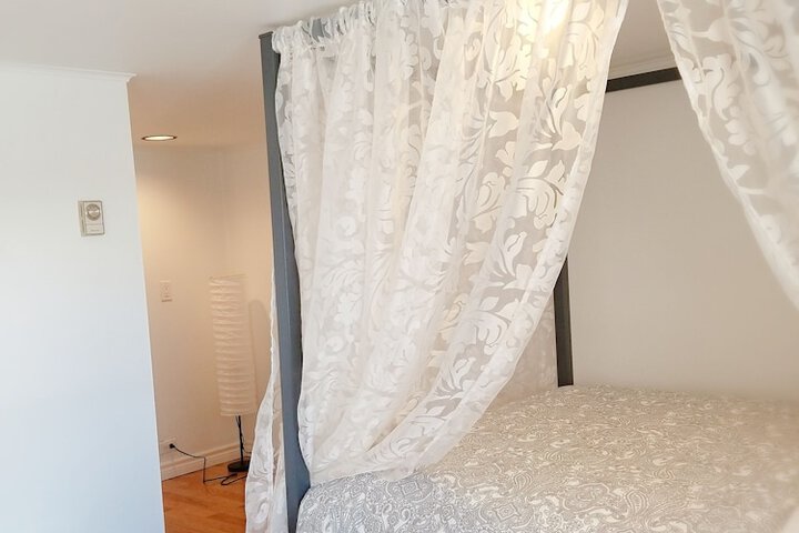 Room 40 of 163
