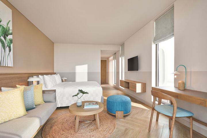 Room 10 of 105