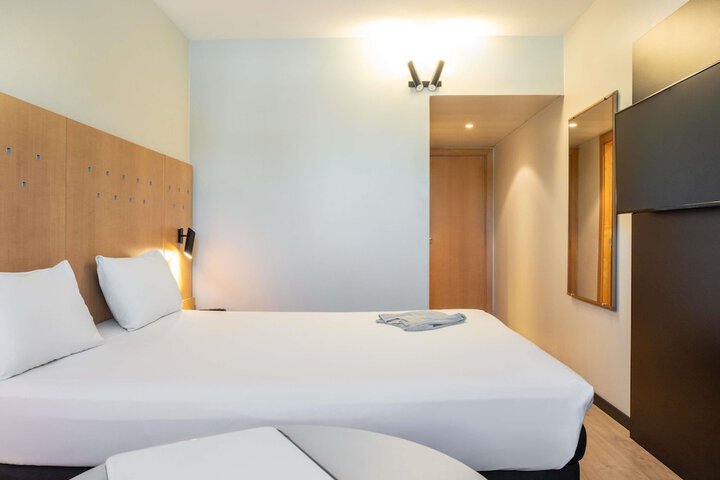 Room 21 of 77