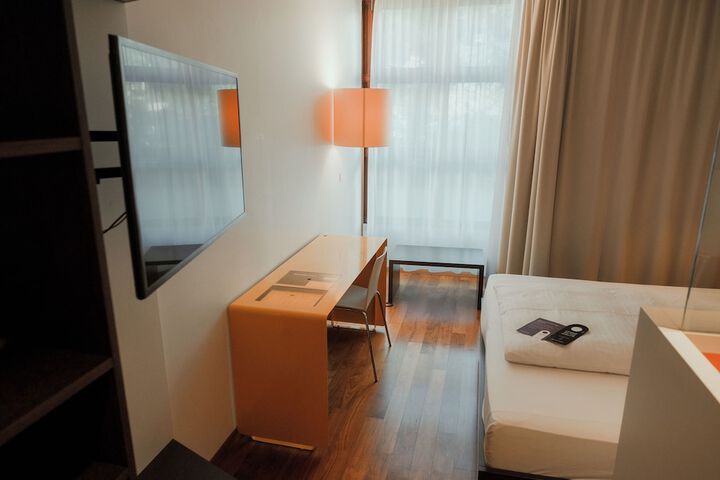Room 31 of 102