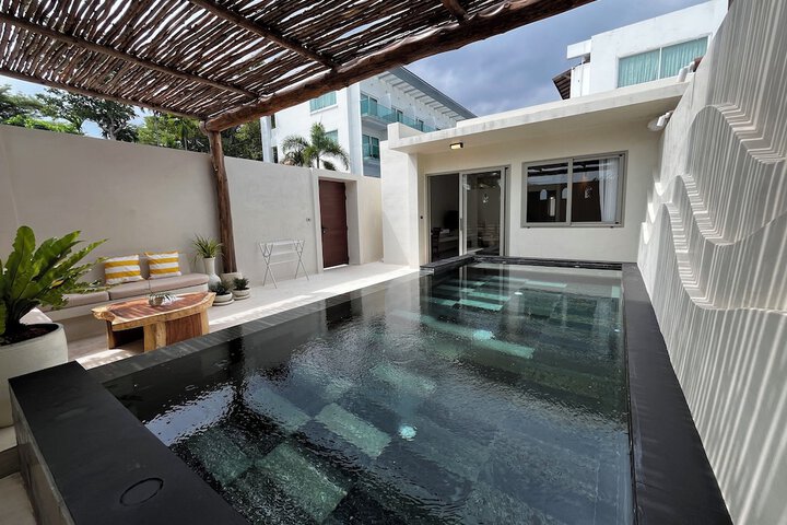 Pool 75 of 218