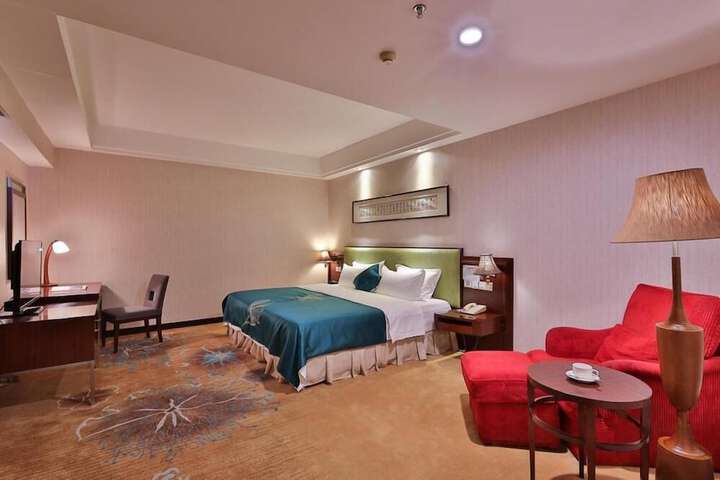 Room 12 of 24