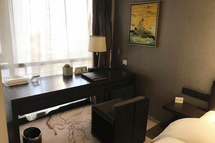 Room 28 of 46