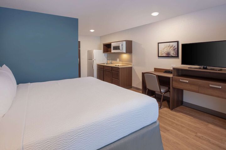 Studio Queen Bed Kitchen (5 of 11)