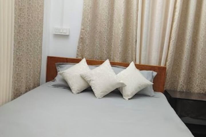 Room 7 of 18