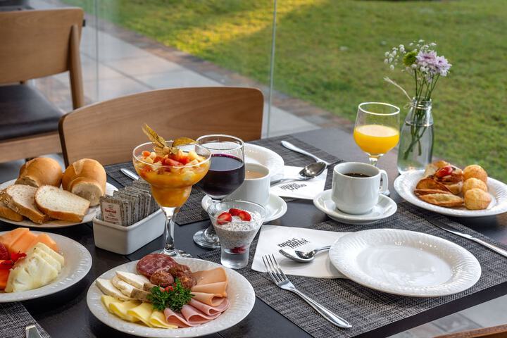 Breakfast/Coffee Service 31 of 38
