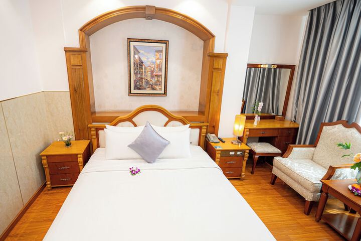 Room 14 of 80