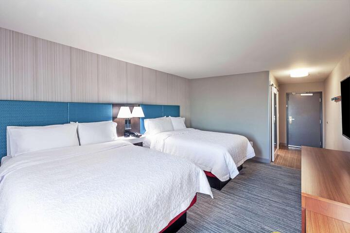 2 Queen Beds Hearing Accessible (7 of 9)