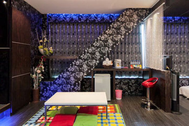 Room 28 of 34