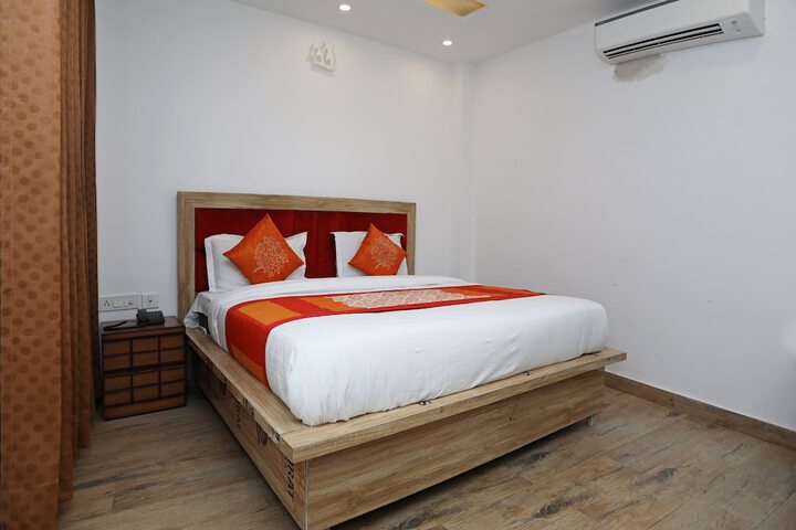 Room 13 of 26