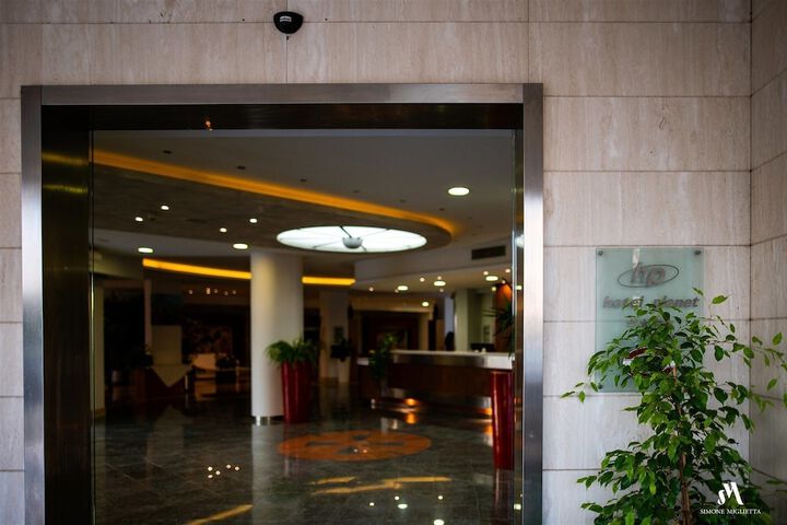 Hotel 2 of 68