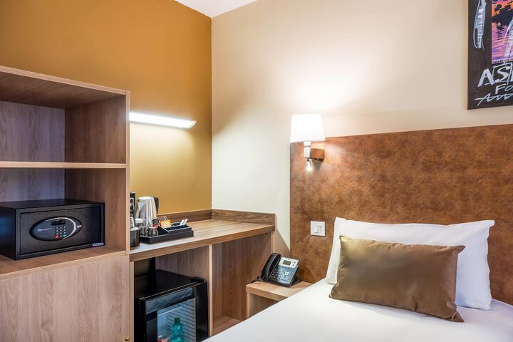 Room 14 of 48