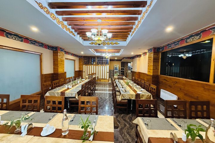 Dining 15 of 16