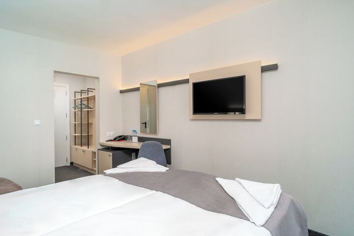 Room 14 of 95